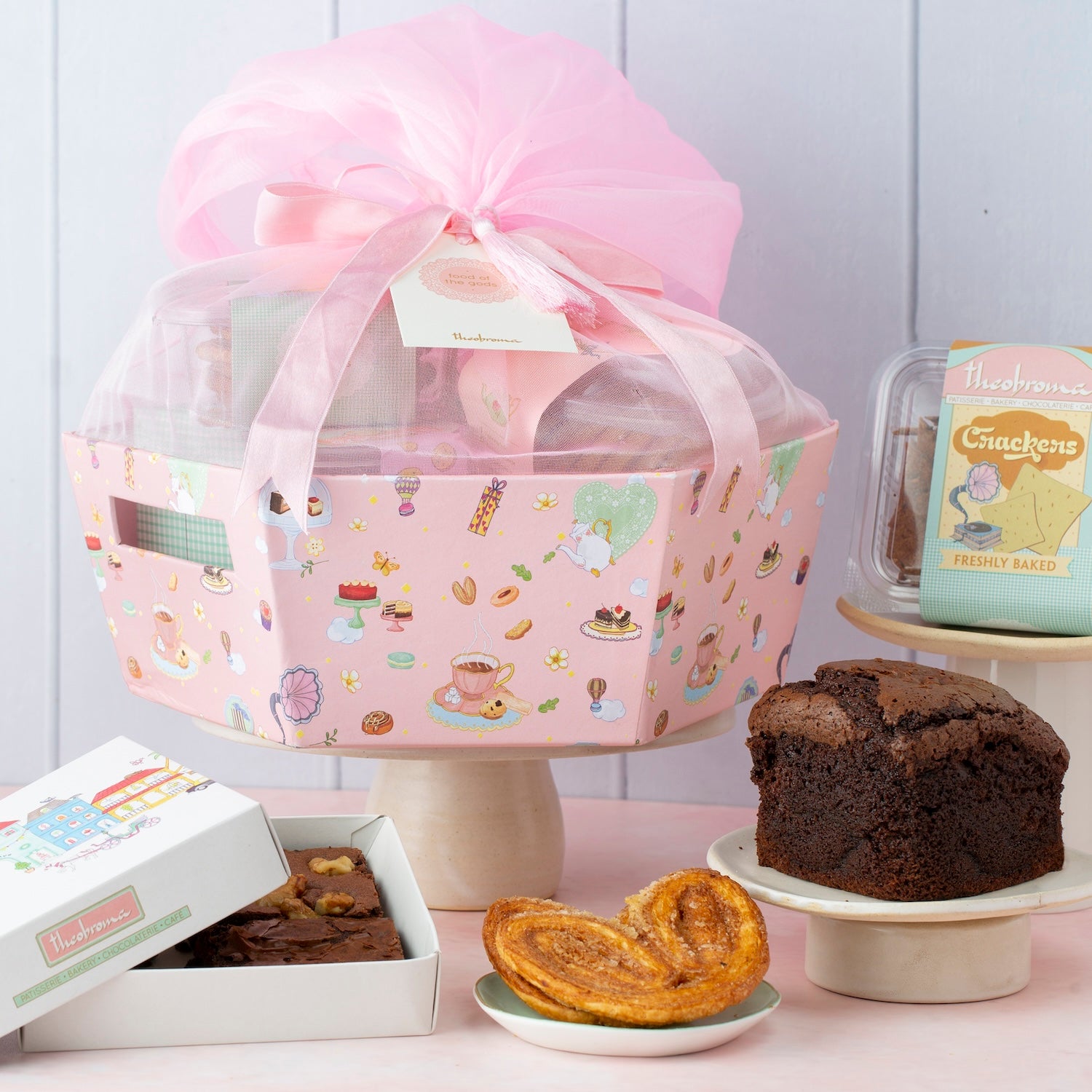 Customised Gift Hamper Basket(Eggless)