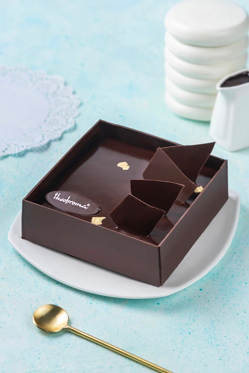 Cupcake Box: Order Assorted Cup Cakes Box 4 pcs Online at the Best Prices  in India | Theobroma