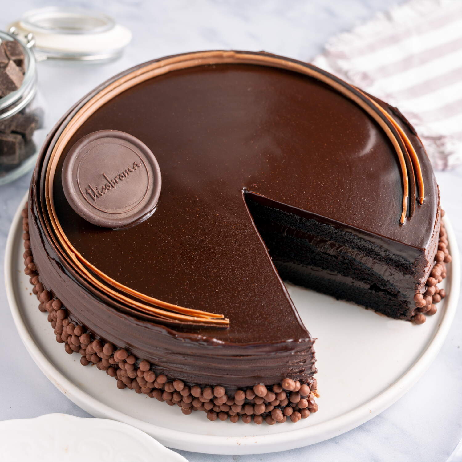 Crunchy Chocolate Sensation - Eggless Half Kg Cake | Online Cake Delivery  India to India - Flora2000